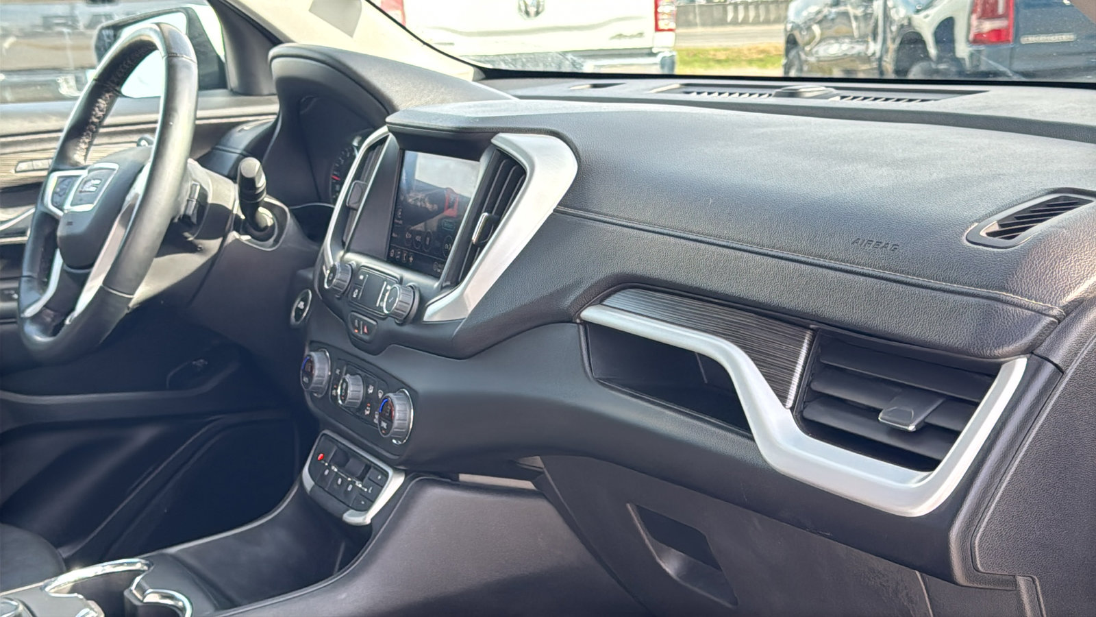 Used 2024 GMC Terrain SLT image 27