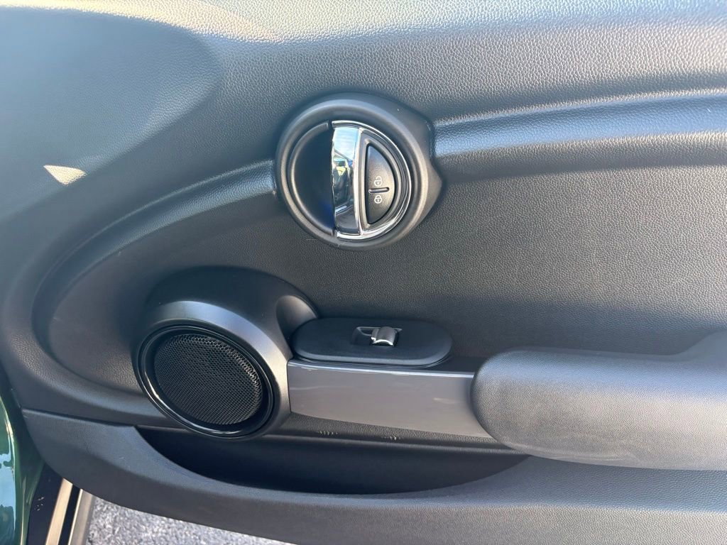 Used 2015 MINI Cooper 2-Door Hardtop image 11