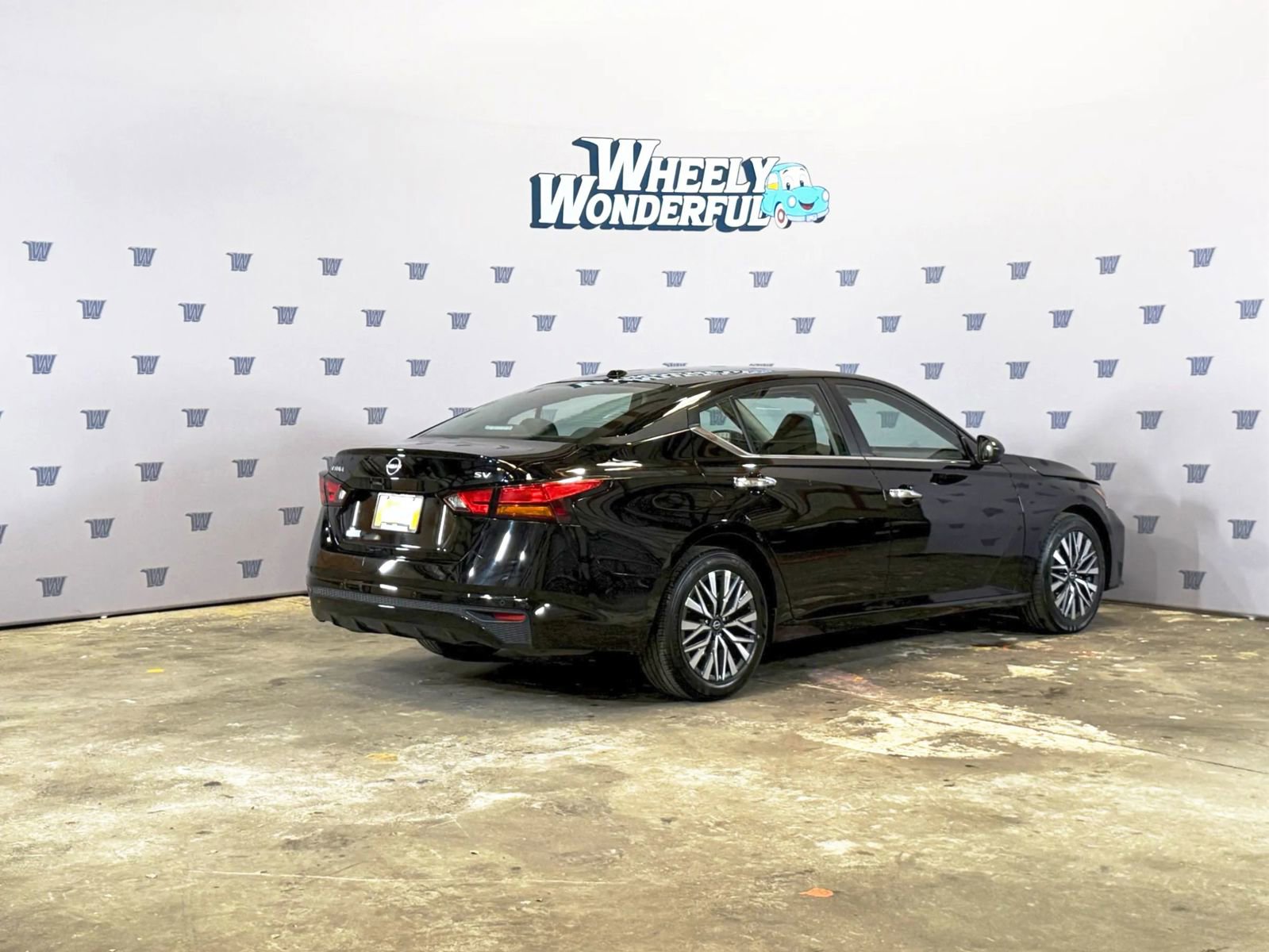 Used 2024 Nissan Altima 2.5 SV FWD image 3