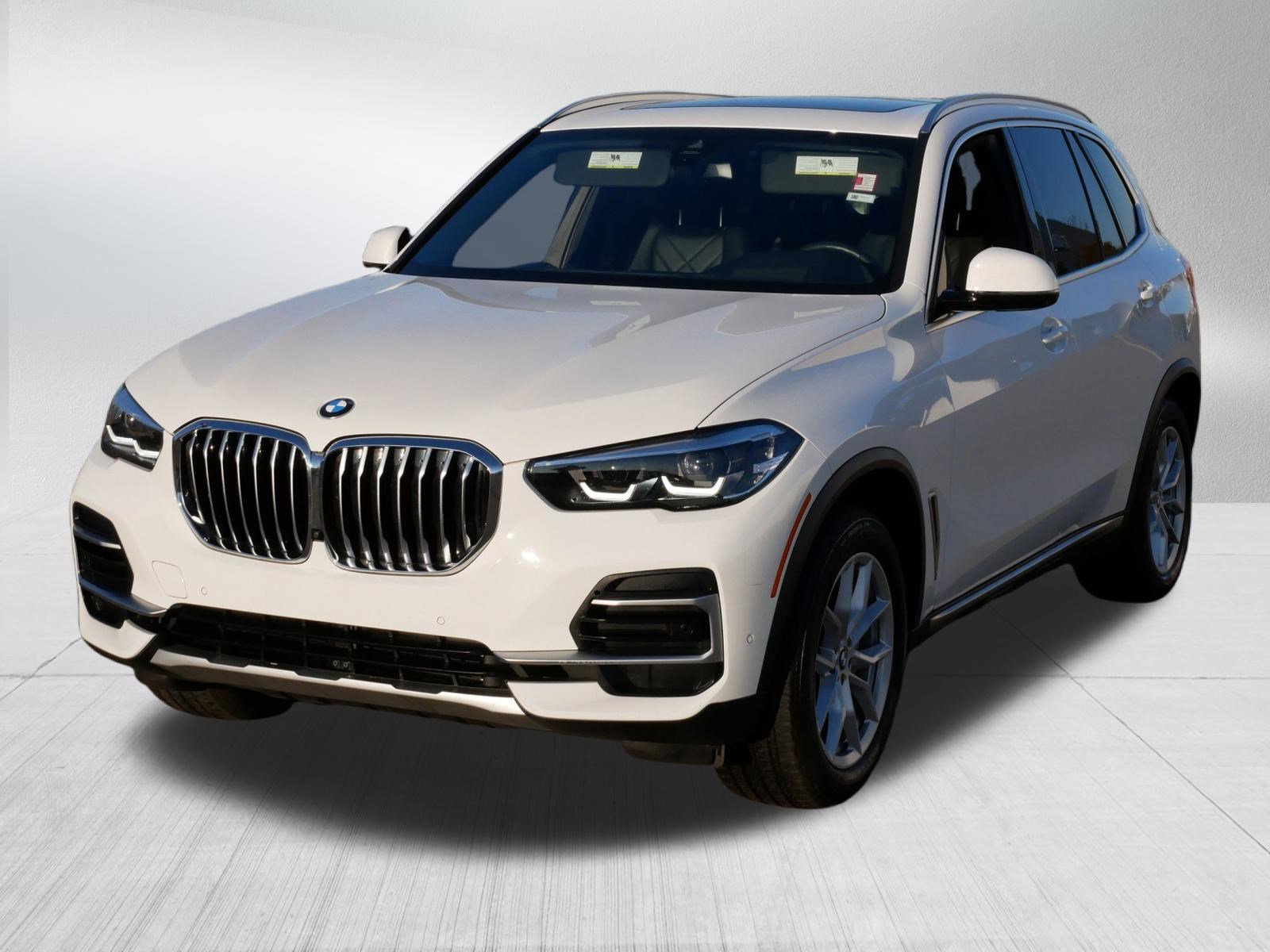 Used 2023 BMW X5 xDrive40i w/ Premium Package image 2