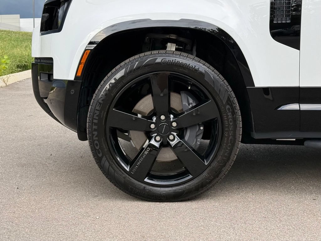 Certified 2026 Land Rover Defender 110 X-Dynamic SE AWD/4WD image 10