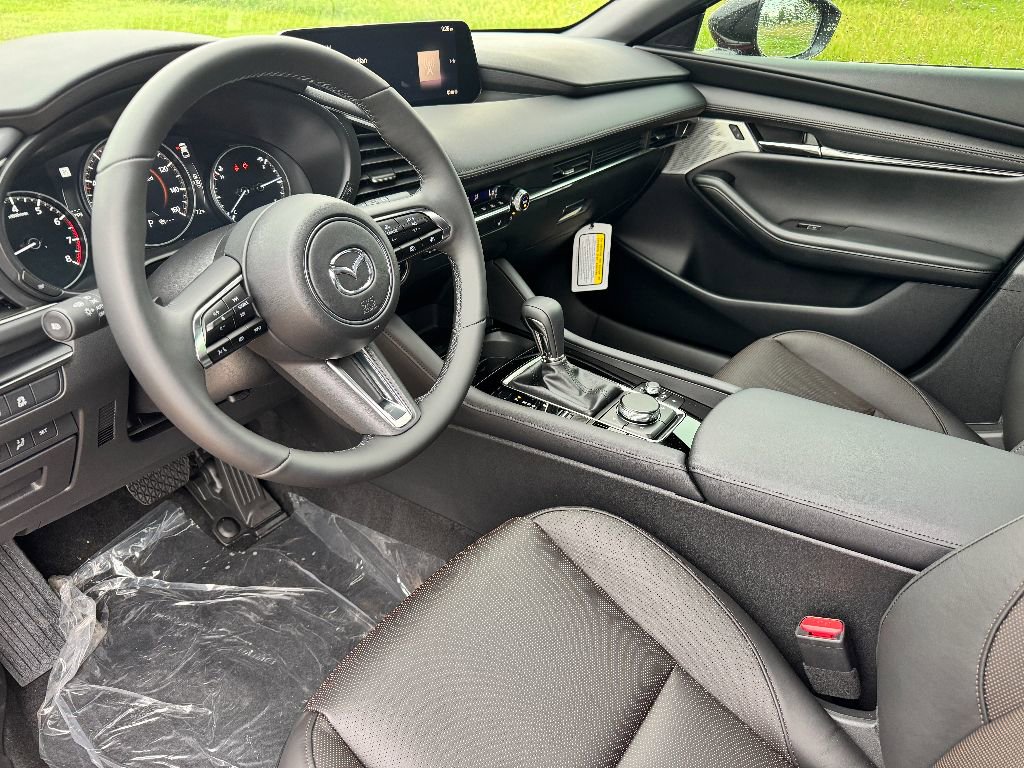 New 2026 MAZDA MAZDA3 Hatchback w/Premium Plus Pkg image 10