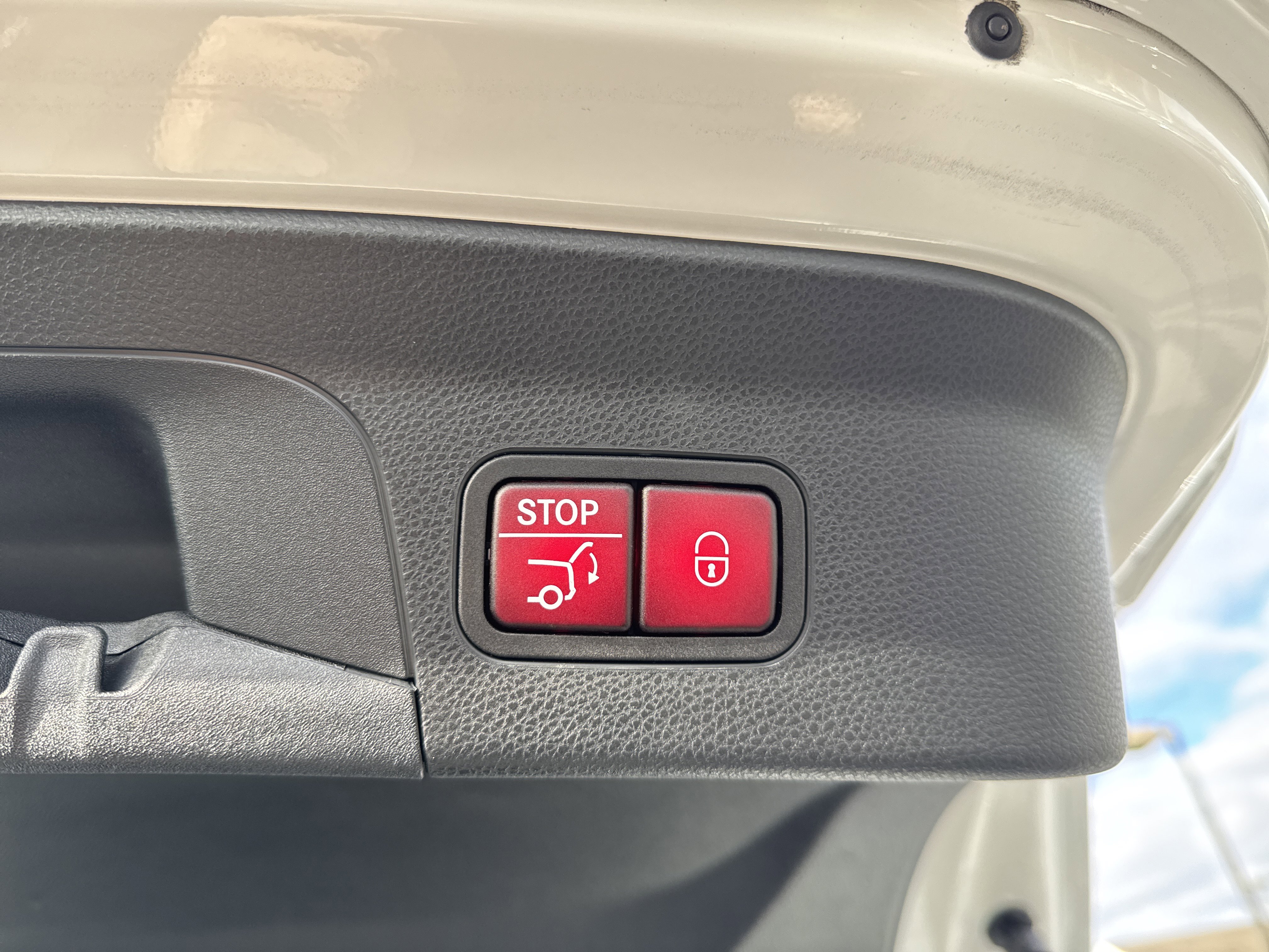 Used 2023 Mercedes-Benz GLC 300 4MATIC Coupe image 27