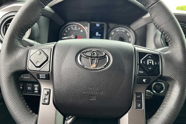 Used 2022 Toyota Tacoma TRD Off-Road w/ TRD Premium Off Road Package AWD/4WD image 32