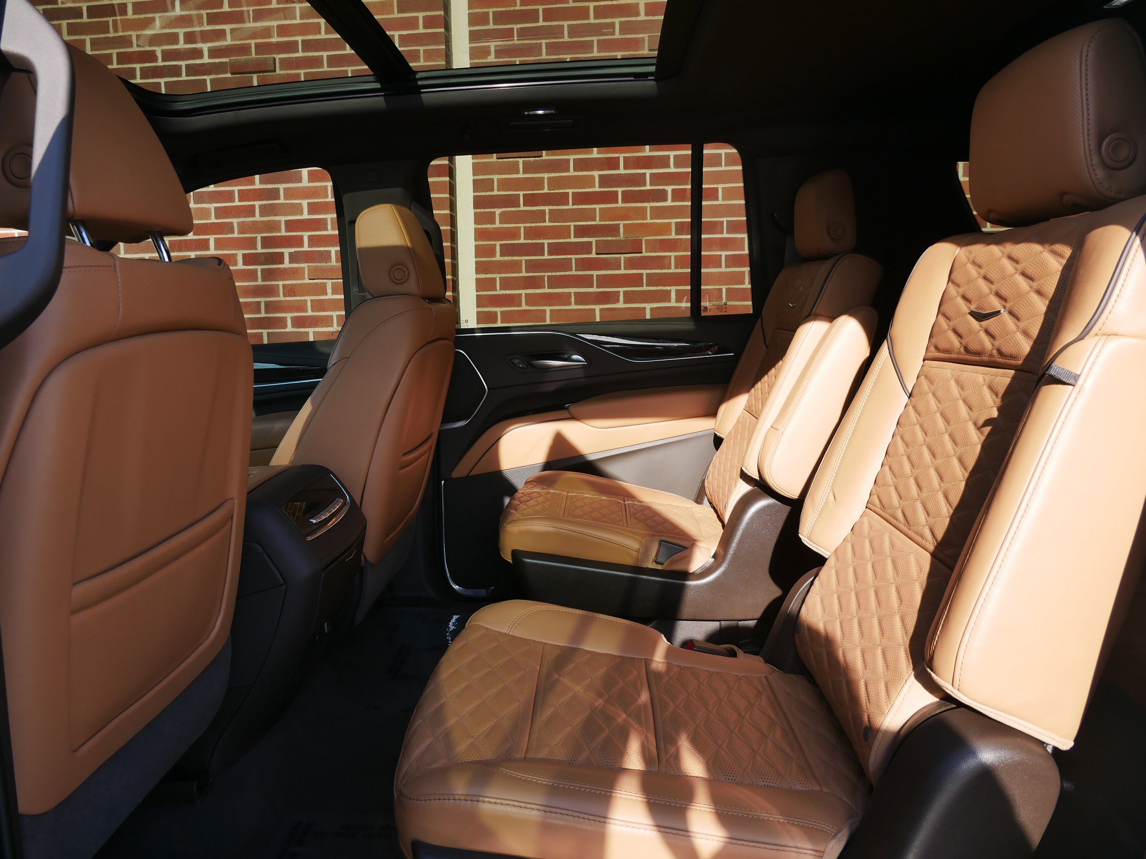 Used 2023 Cadillac Escalade ESV Premium Luxury image 10