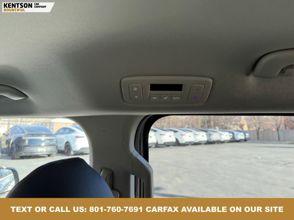 Used 2025 Kia Carnival image 34