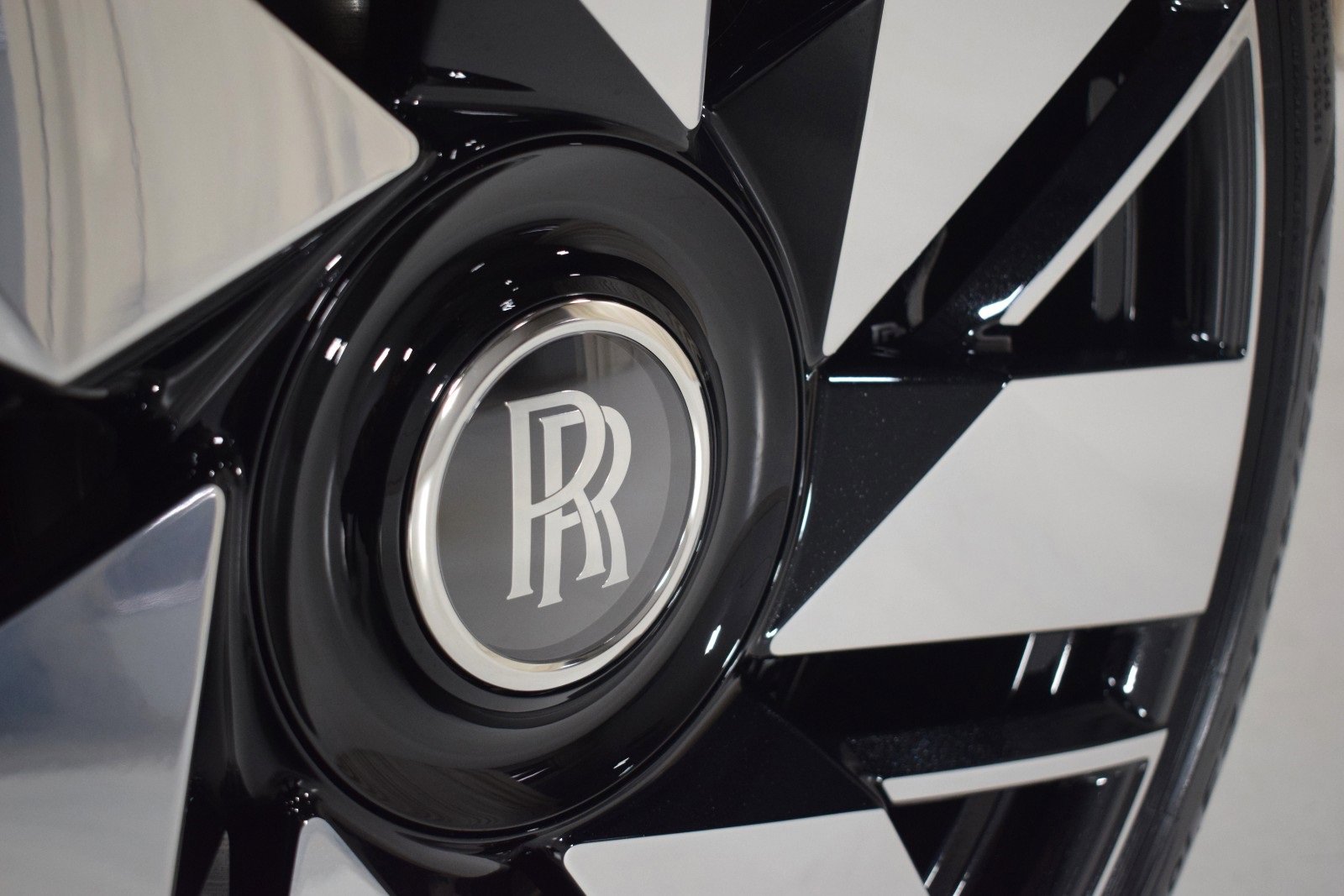 New 2026 Rolls-Royce Cullinan image 16