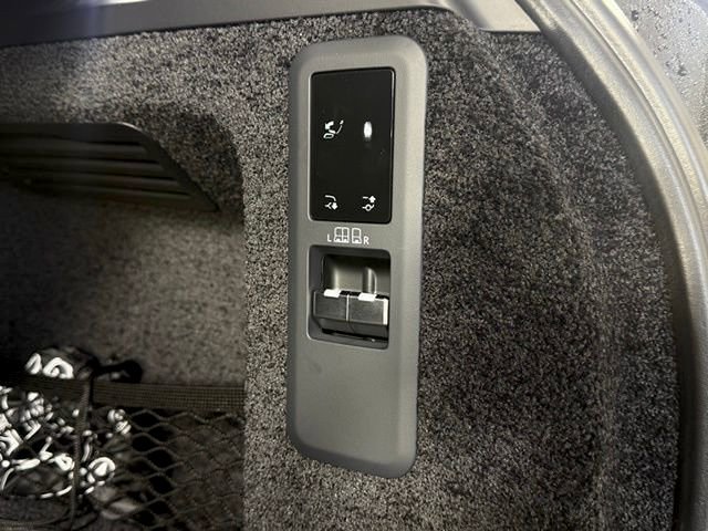 New 2025 Land Rover Range Rover SE image 19