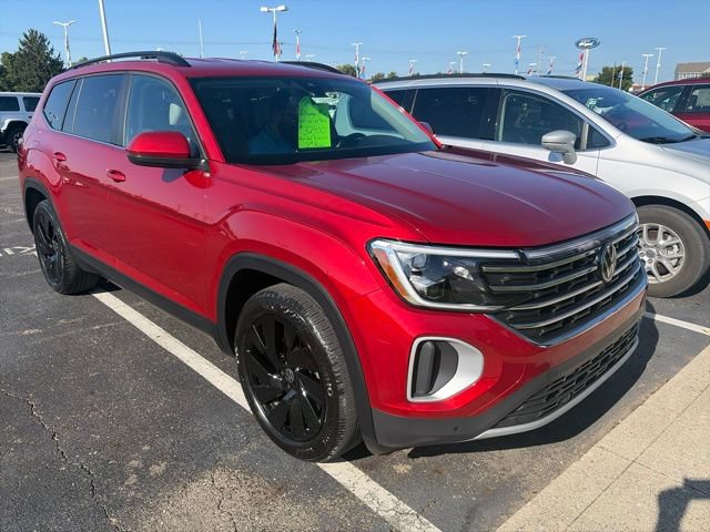 Used 2024 Volkswagen Atlas SE AWD/4WD image 2