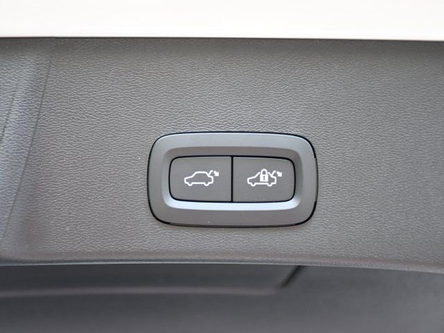 Used 2025 Volvo XC40 B5 Plus w/ Protection Package Premier AWD/4WD image 26