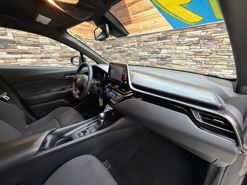 Used 2019 Toyota C-HR LE FWD image 13