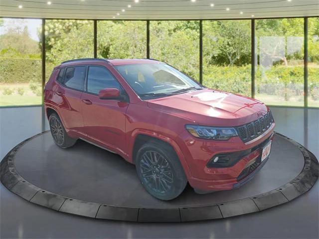 Certified 2023 Jeep Compass Limited image 1