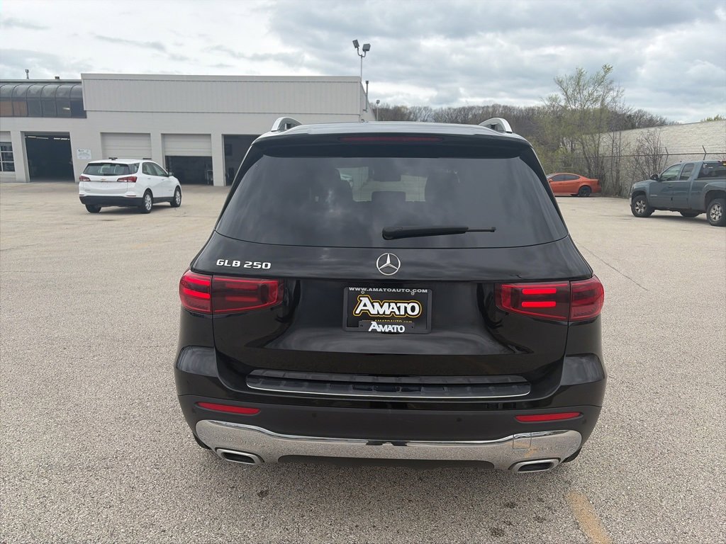 Used 2024 Mercedes-Benz GLB 250 image 4