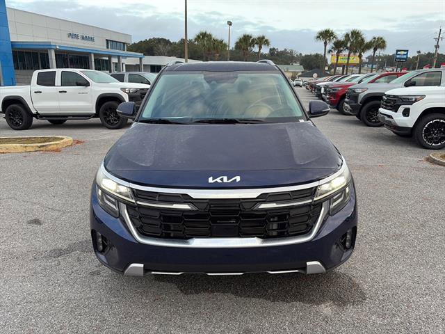 Used 2024 Kia Seltos SX w/ SX Sunroof Package image 2