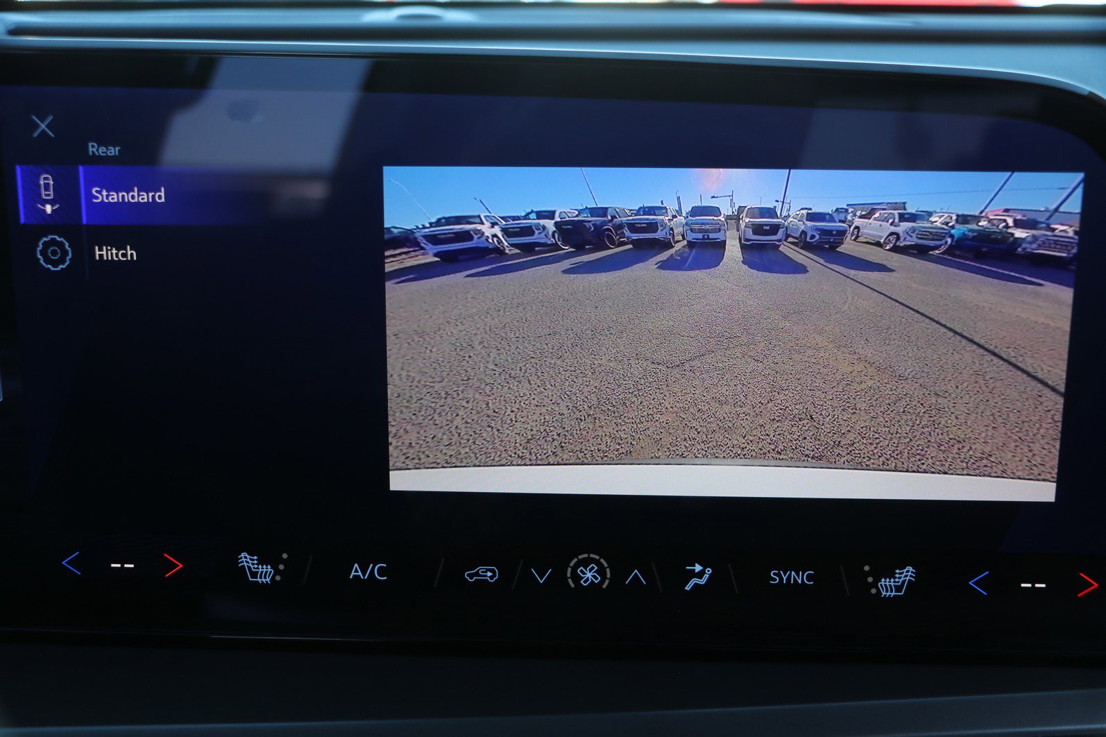 Used 2025 Chevrolet Traverse LT image 23