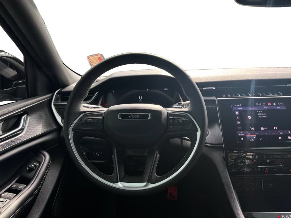 Used 2025 Jeep Grand Cherokee Altitude RWD image 12