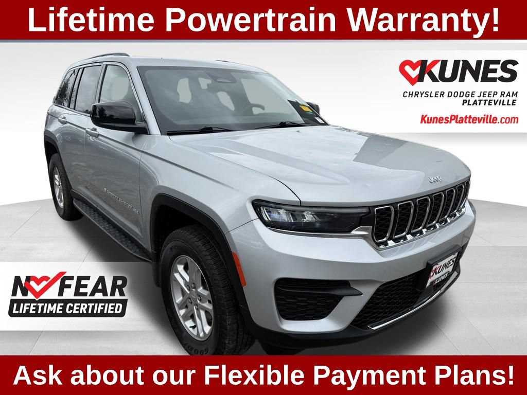 Used 2024 Jeep Grand Cherokee Laredo w/ Trailer Tow Package AWD/4WD image 3