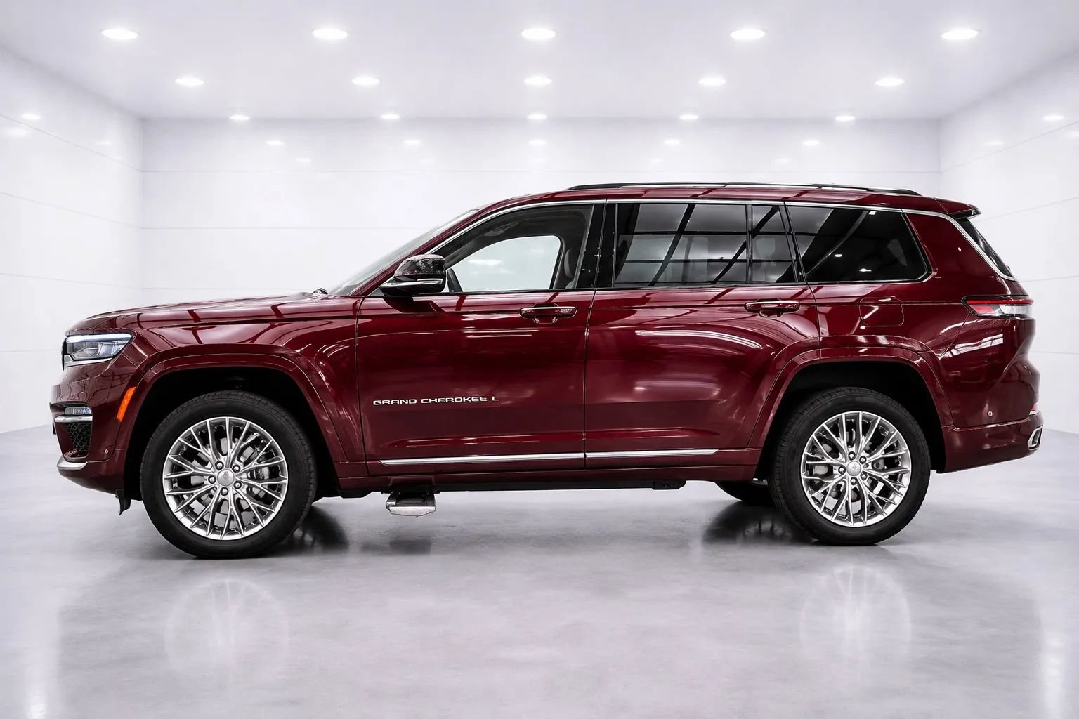 Used 2023 Jeep Grand Cherokee Summit w/ Adv Protech Group IV AWD/4WD image 2