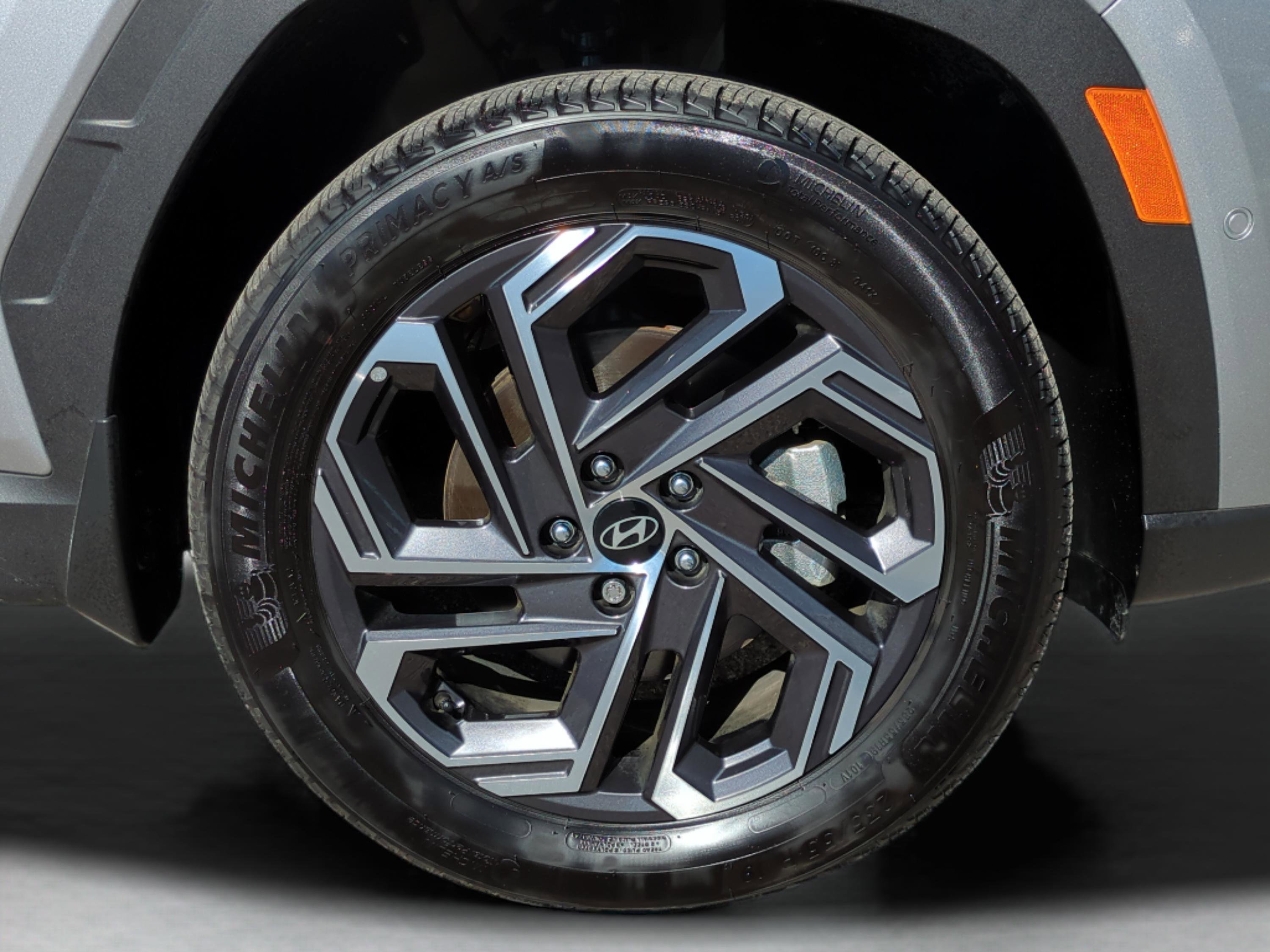 Certified 2025 Hyundai Tucson Limited AWD/4WD image 10