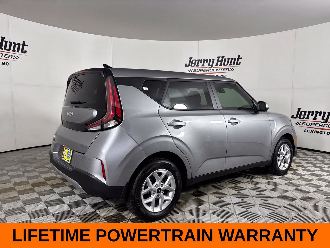 Used 2025 Kia Soul LX w/ LX Technology Package FWD image 6
