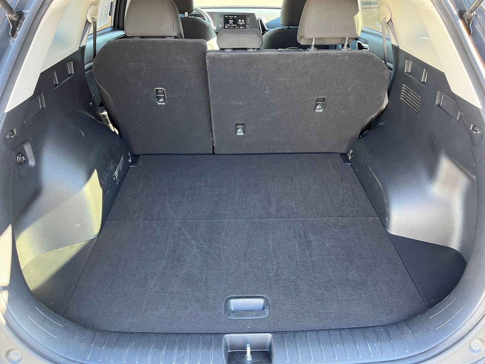Used 2025 Kia Sportage LX image 31