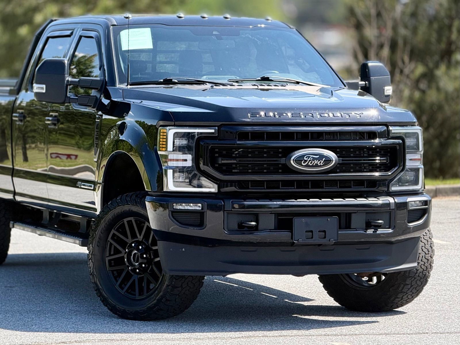 Used 2022 Ford F350 Lariat w/ Black Appearance Package AWD/4WD image 47