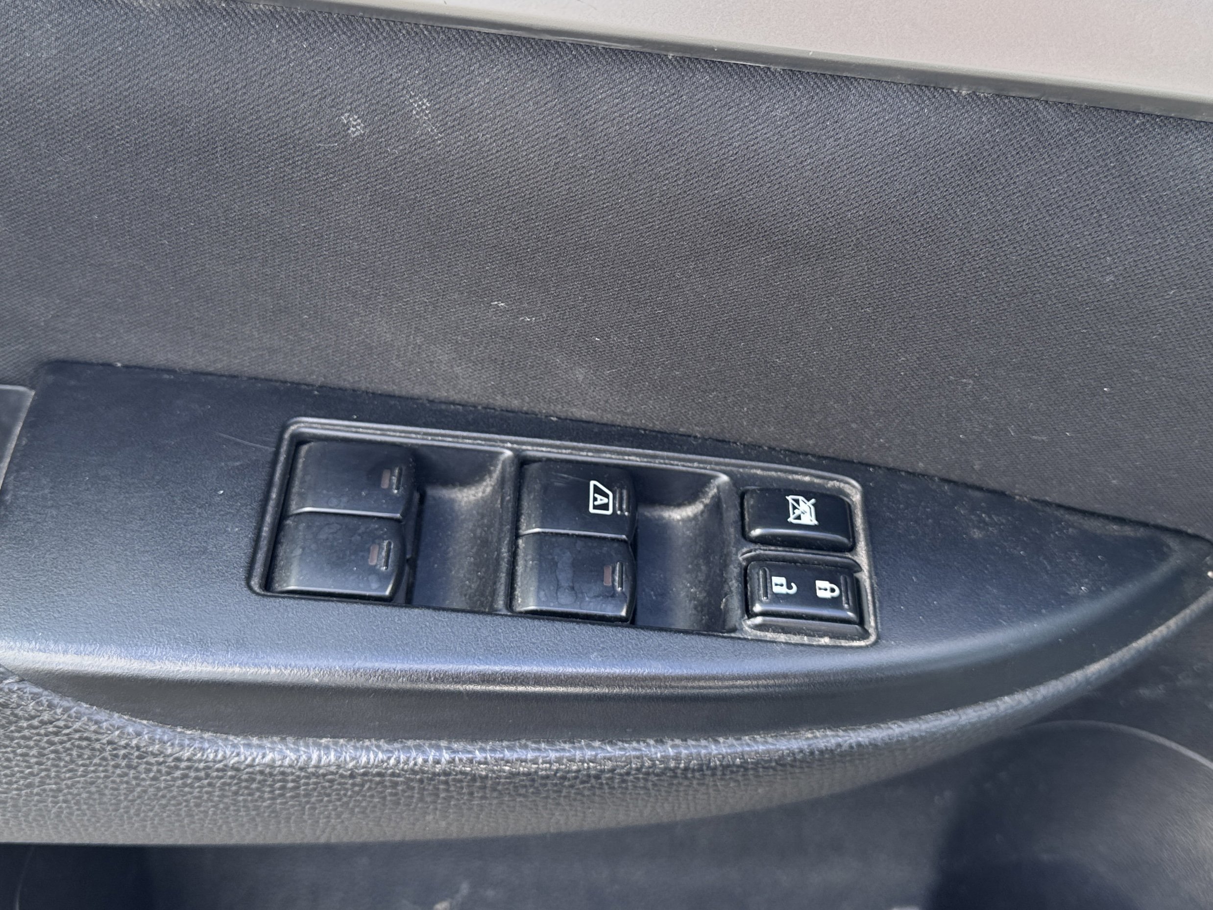 Used 2012 Subaru Outback 2.5i Premium w/ All-Weather Pkg AWD/4WD image 10