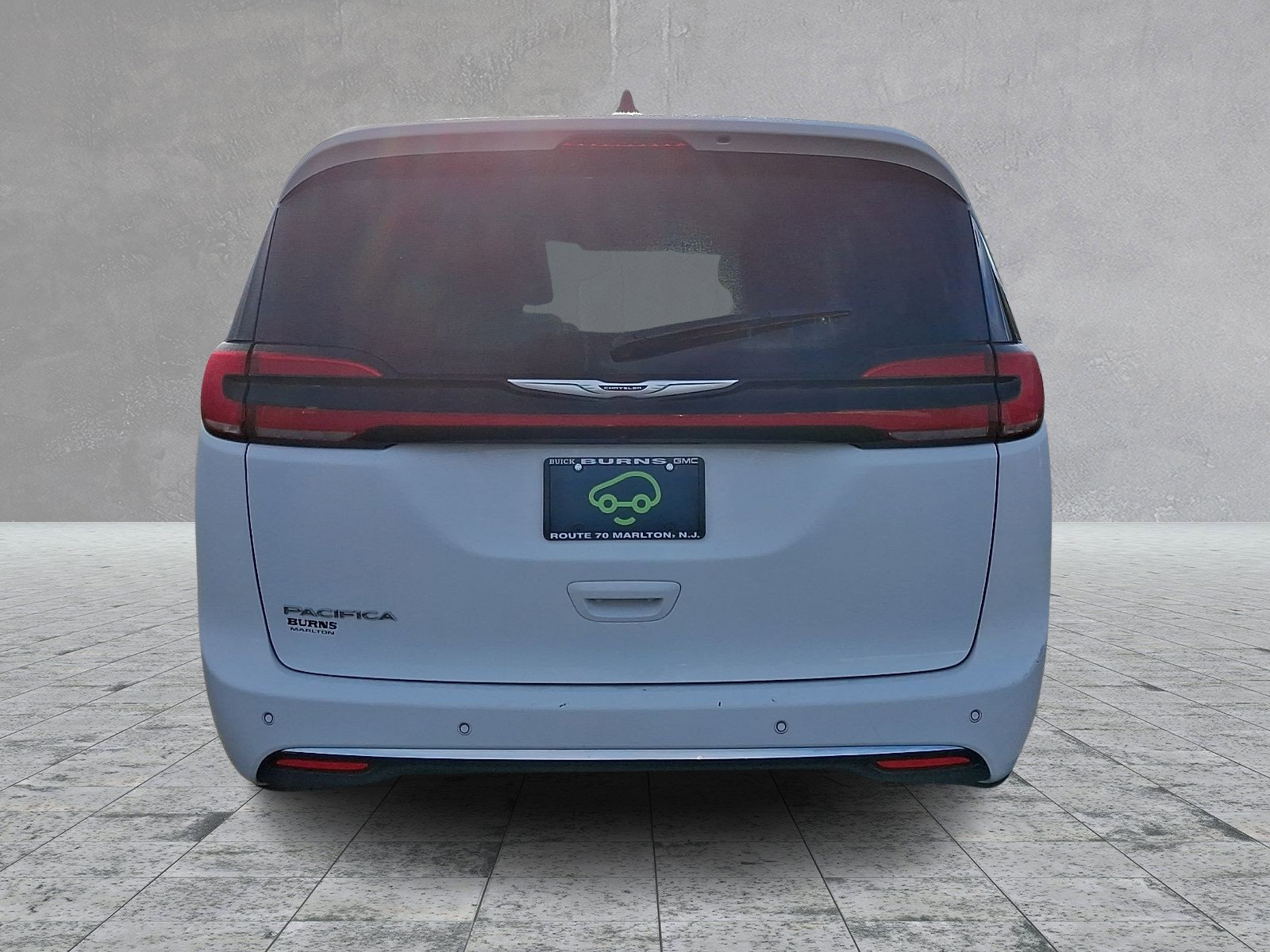 Used 2023 Chrysler Pacifica Touring-L FWD image 6