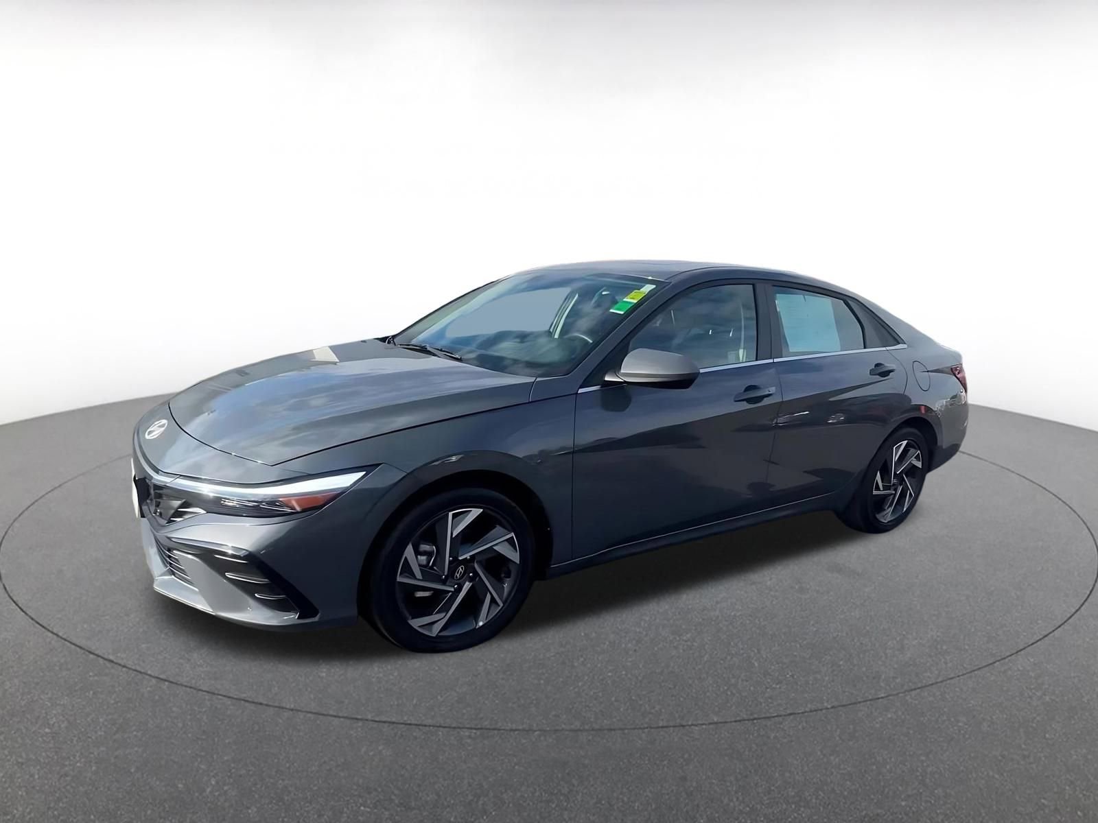 Used 2025 Hyundai Elantra SEL image 8