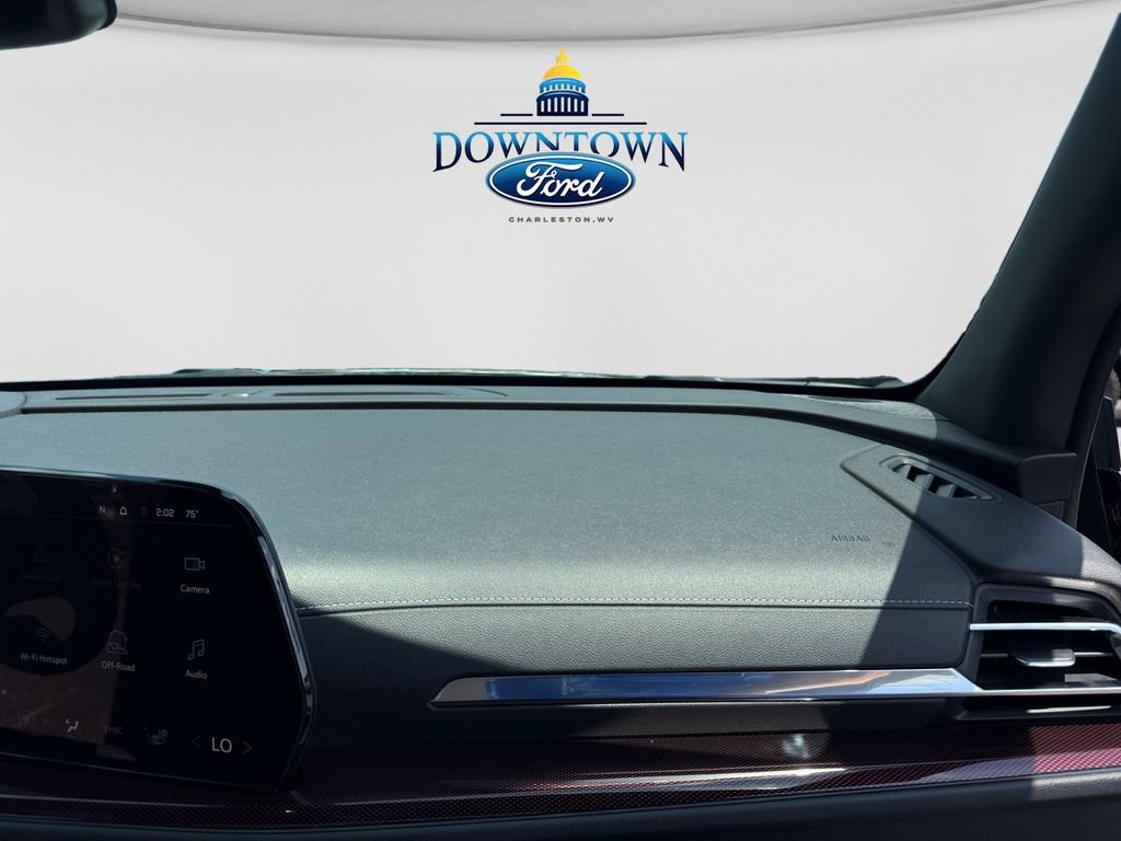 Used 2026 Chevrolet Traverse Z71 w/ LPO, Floor Liner Package AWD/4WD image 35