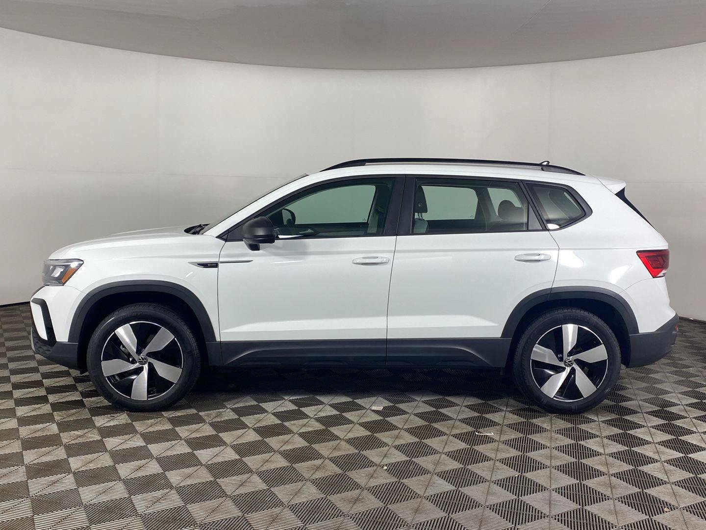 Used 2024 Volkswagen Taos S AWD/4WD image 9