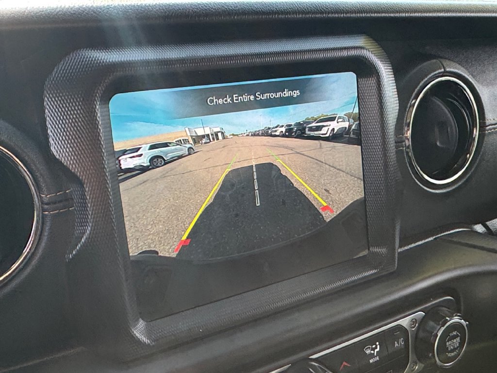 Used 2023 Jeep Gladiator Overland AWD/4WD image 32