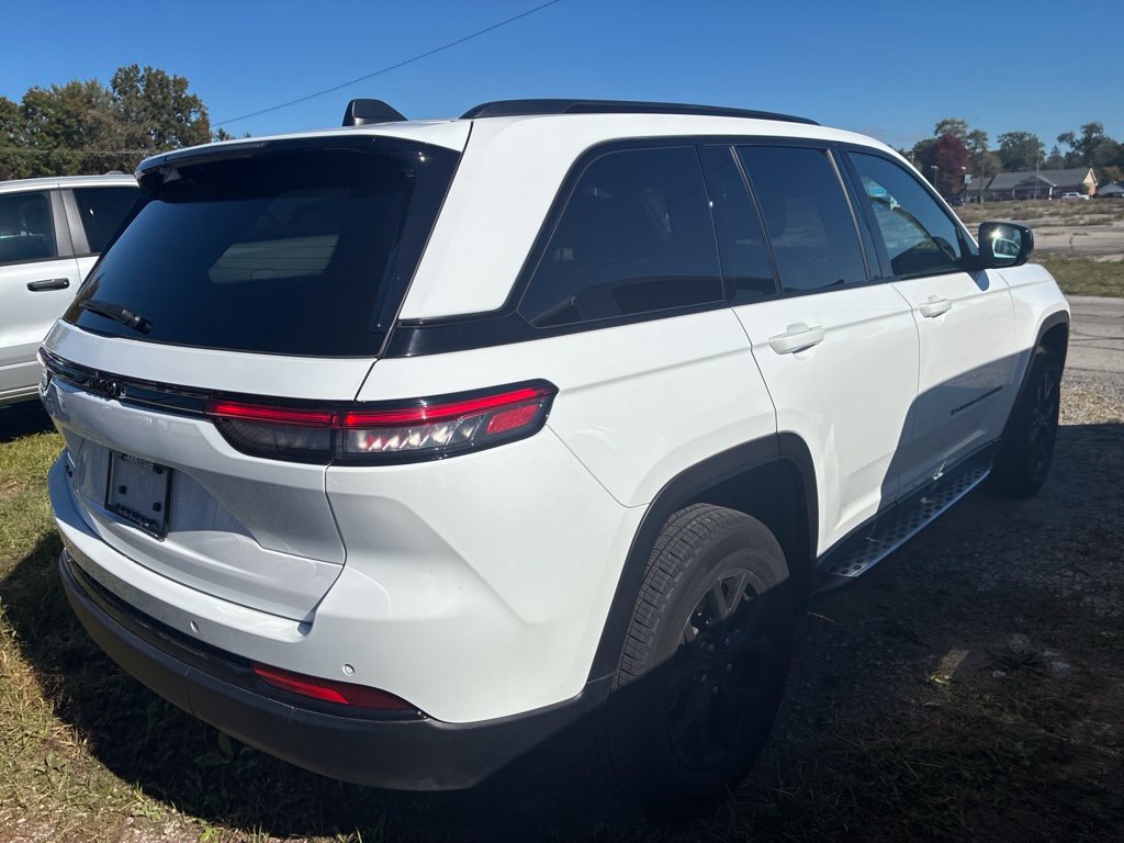 Certified 2025 Jeep Grand Cherokee Altitude AWD/4WD image 4
