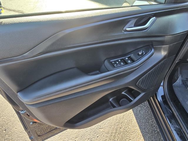 Used 2023 Jeep Grand Cherokee Laredo X image 21