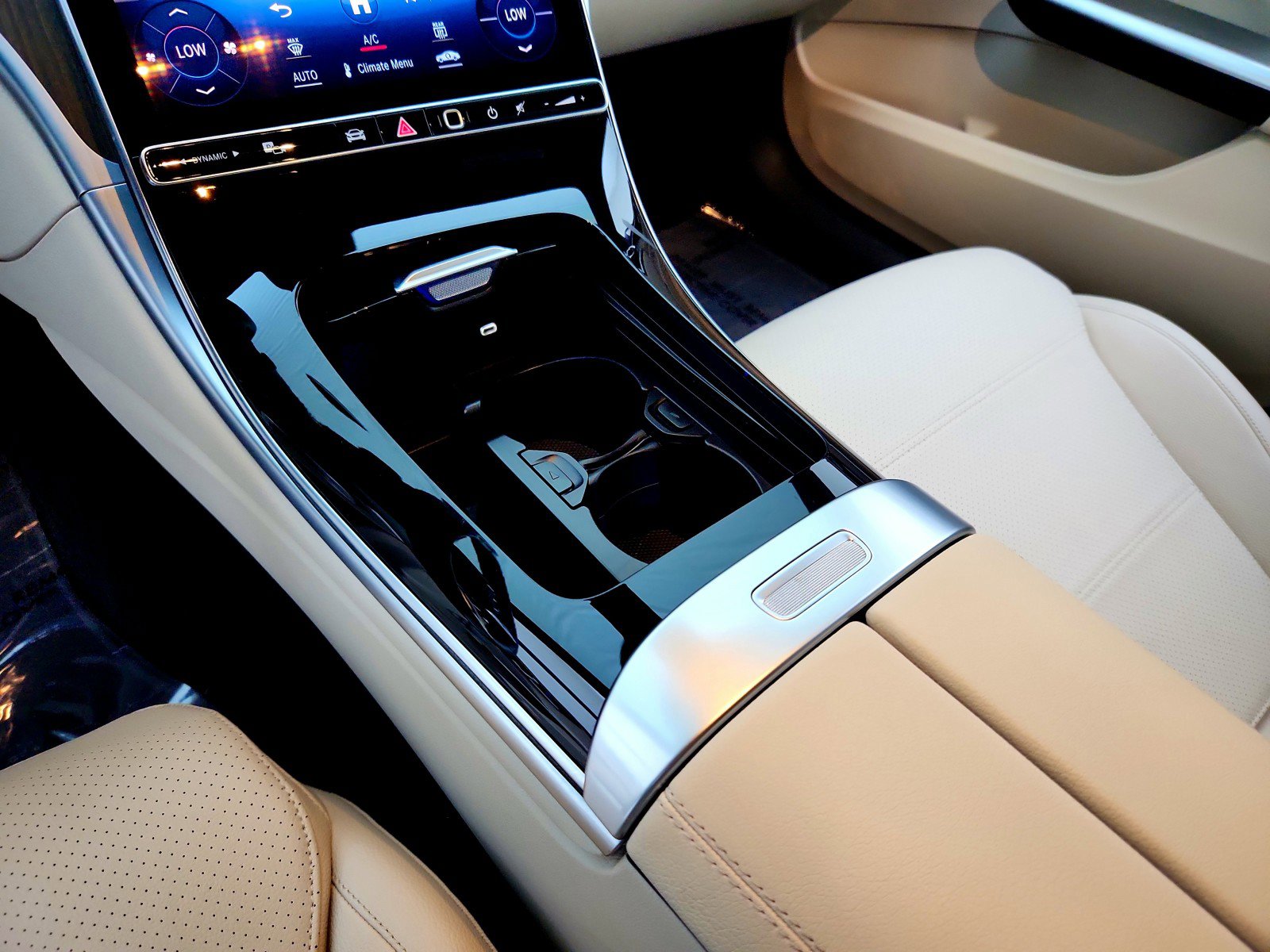 Used 2024 Mercedes-Benz C 300 Sedan image 17