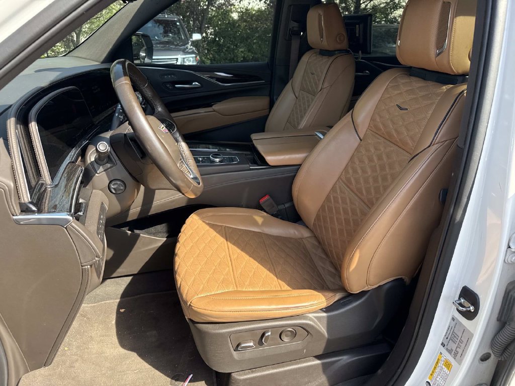 Used 2022 Cadillac Escalade ESV Premium Luxury AWD/4WD image 5
