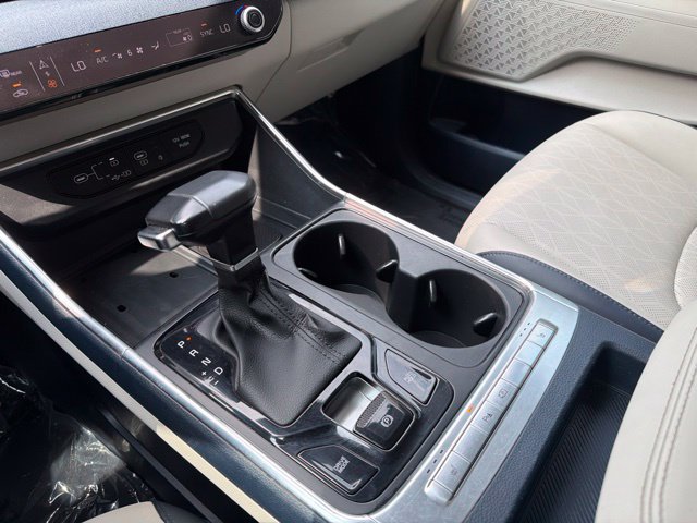 Used 2025 Kia Carnival EX FWD image 25
