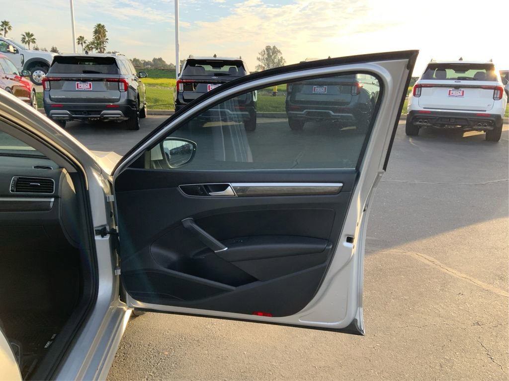 Used 2016 Volkswagen Passat 1.8T SE image 22