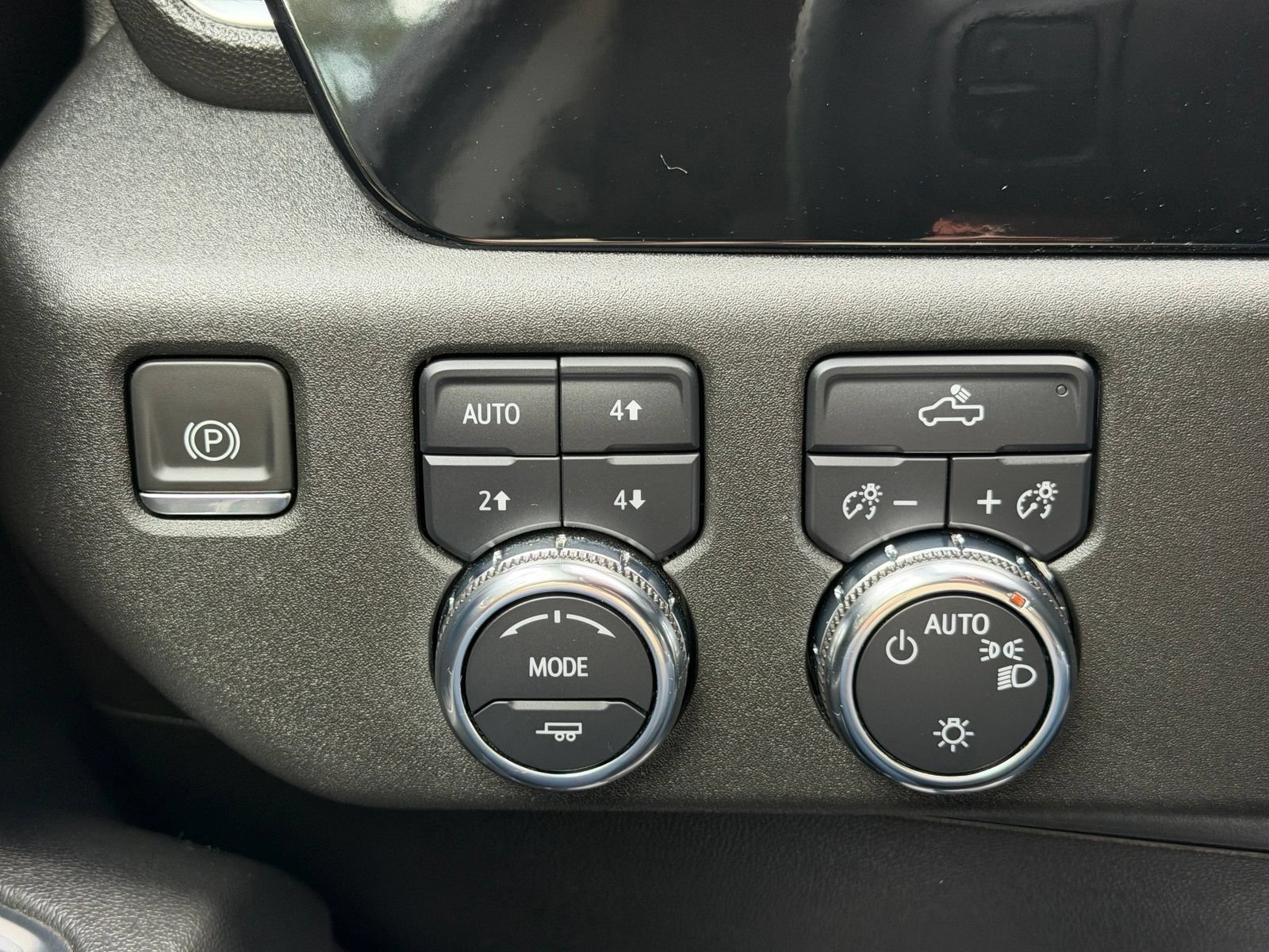 Used 2023 GMC Sierra 1500 SLE w/ X31 Off-Road Package AWD/4WD image 12