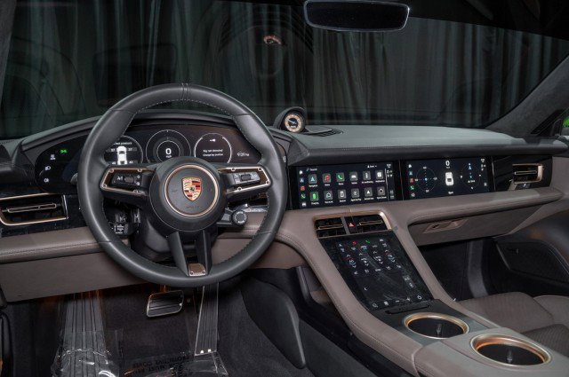 Used 2023 Porsche Taycan image 17