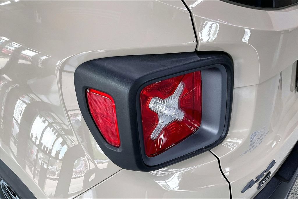 Used 2016 Jeep Renegade Trailhawk AWD/4WD image 22