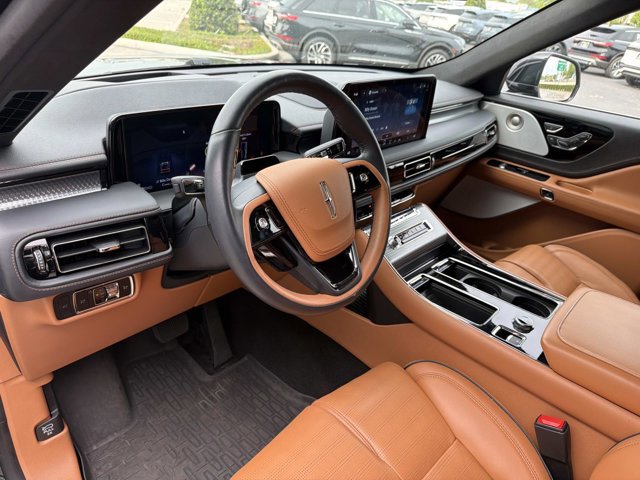 Certified 2025 Lincoln Aviator Black Label AWD/4WD image 16