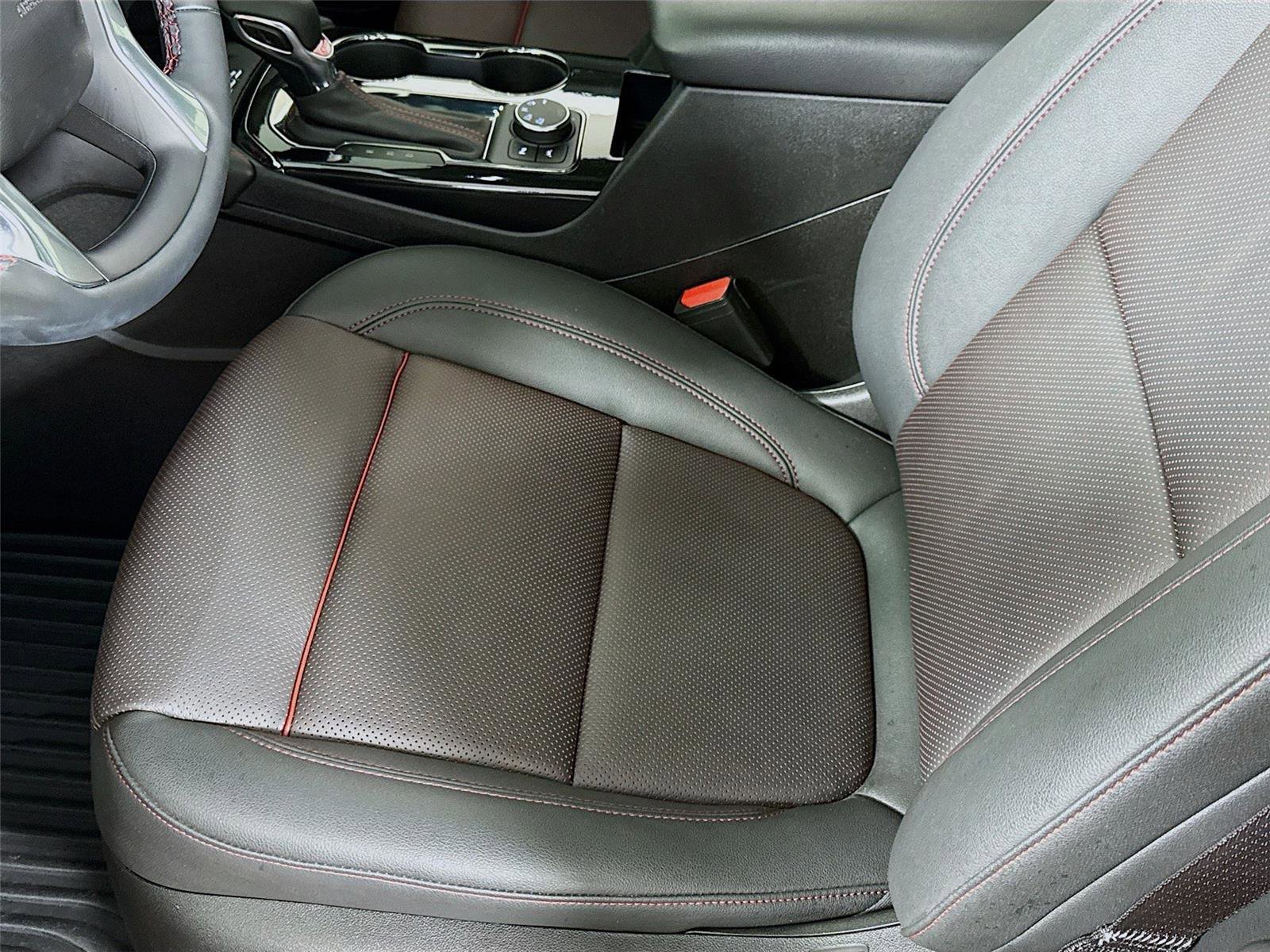 Used 2025 Chevrolet Blazer RS w/ Enhanced Convenience Package image 14