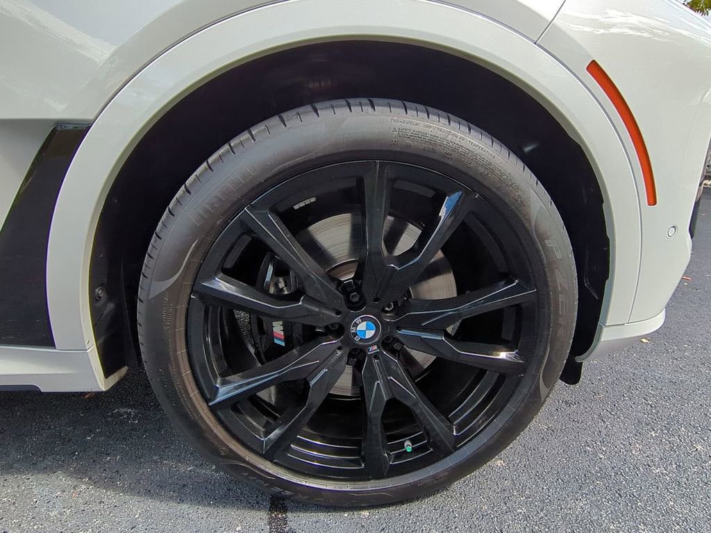 Used 2024 BMW X7 xDrive40i w/ Executive Package image 11