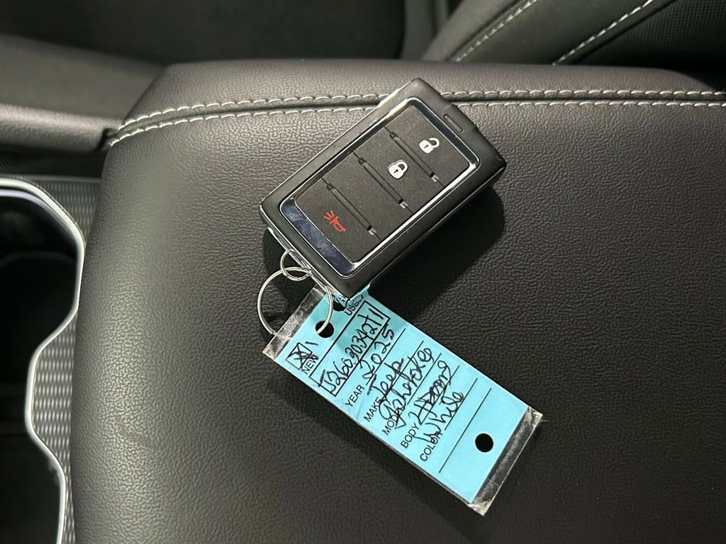 Used 2025 Jeep Grand Cherokee Laredo image 53