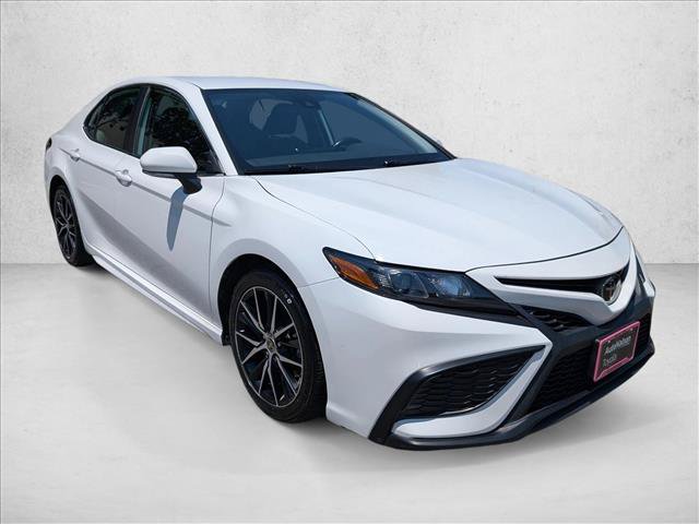 Used 2023 Toyota Camry SE FWD image 3
