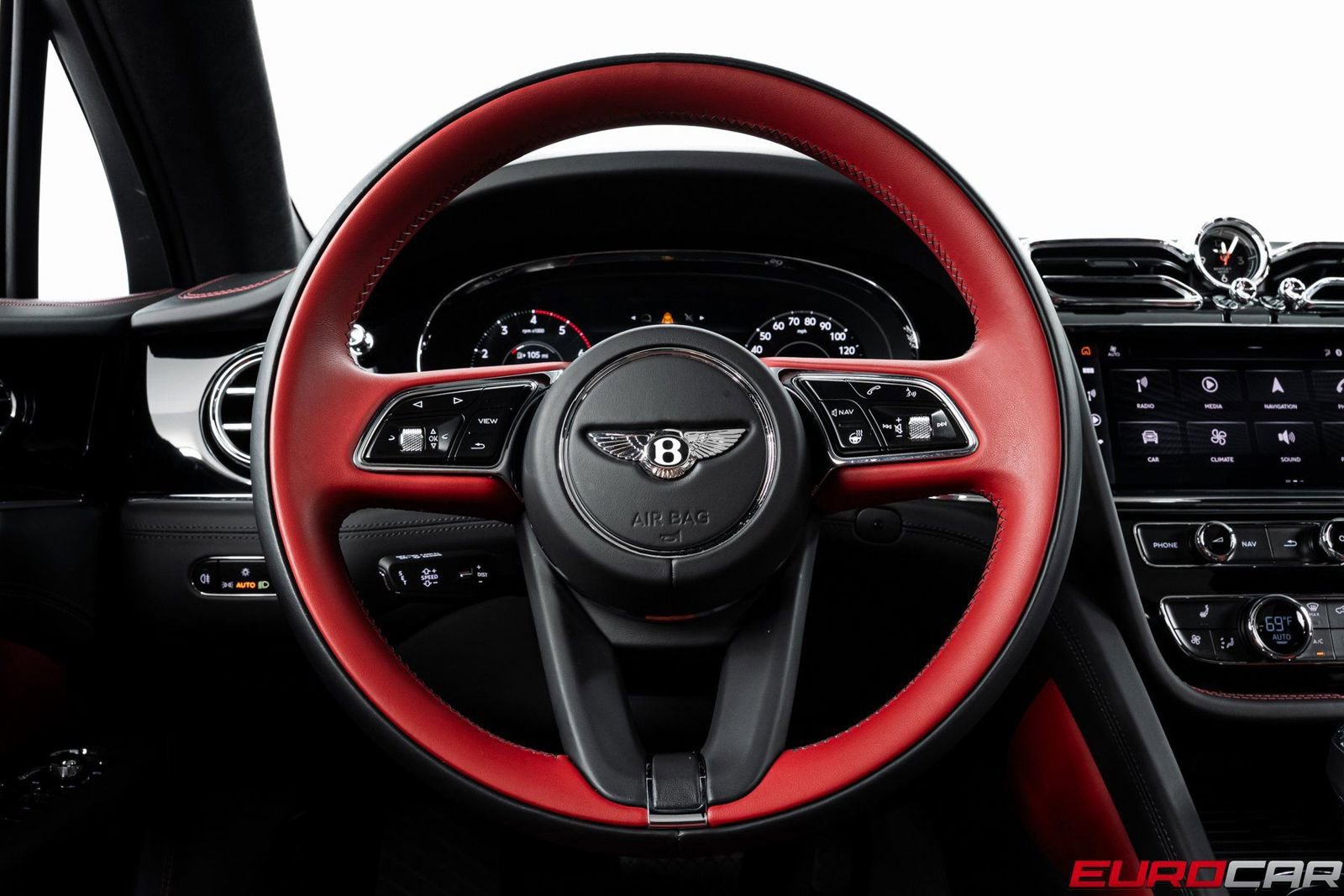 Used 2024 Bentley Bentayga image 26