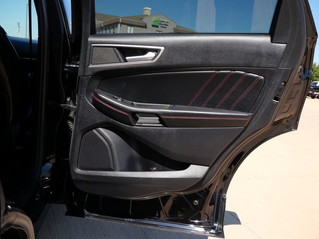 Used 2021 Ford Edge ST-Line FWD image 12