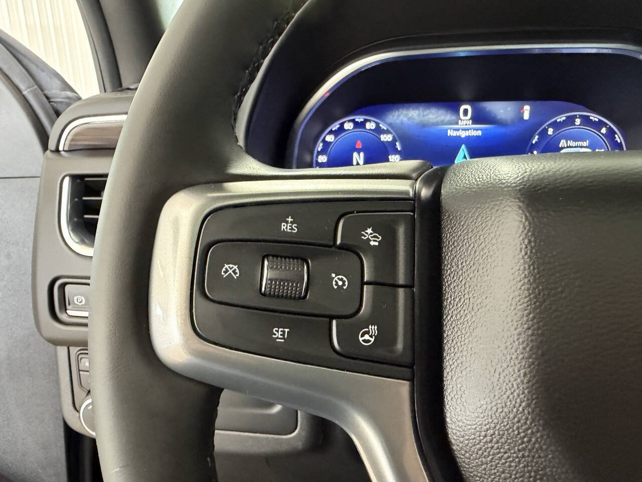 Used 2024 Chevrolet Suburban LT w/ Luxury Package AWD/4WD image 19
