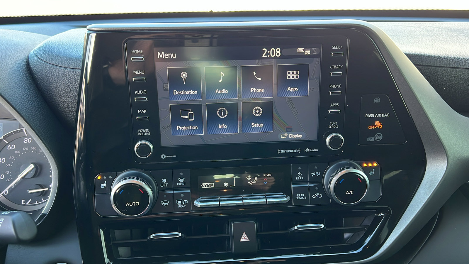 Used 2020 Toyota Highlander XLE image 22